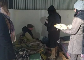 RECUERDAN QUE ESTÁ HABILITADO EL ALBERGUE PARA QUE LAS PERSONAS NO PASEN FRIO