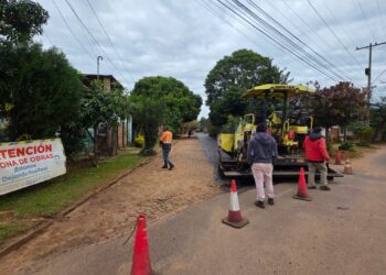 CONSTRUYEN MAS ASFALTO EN SAN MIGUEL