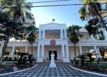 MUNICIPALIDAD NO TIENE DINERO Y MÁQUINAS ESTÁN DESCOMPUESTAS