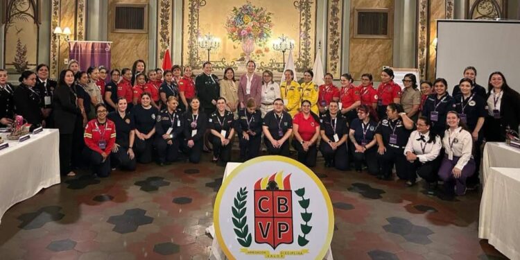 LA DRA. LIZ PERALTA REPRESENTÓ A LOS BOMBEROS DEL PARAGUAY EN EL PROGRAMA DE LIDERAZGO DE LA OBA