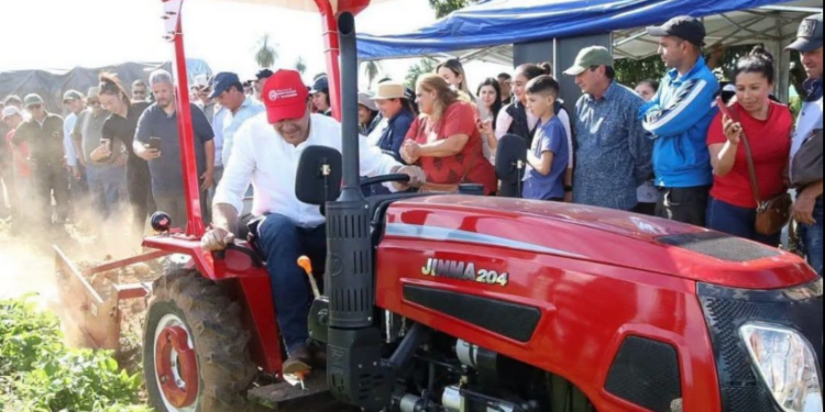 MINISTERIO DE AGRICULTURA ENTREGÓ IMPLEMENTOS EN YBYTYMI